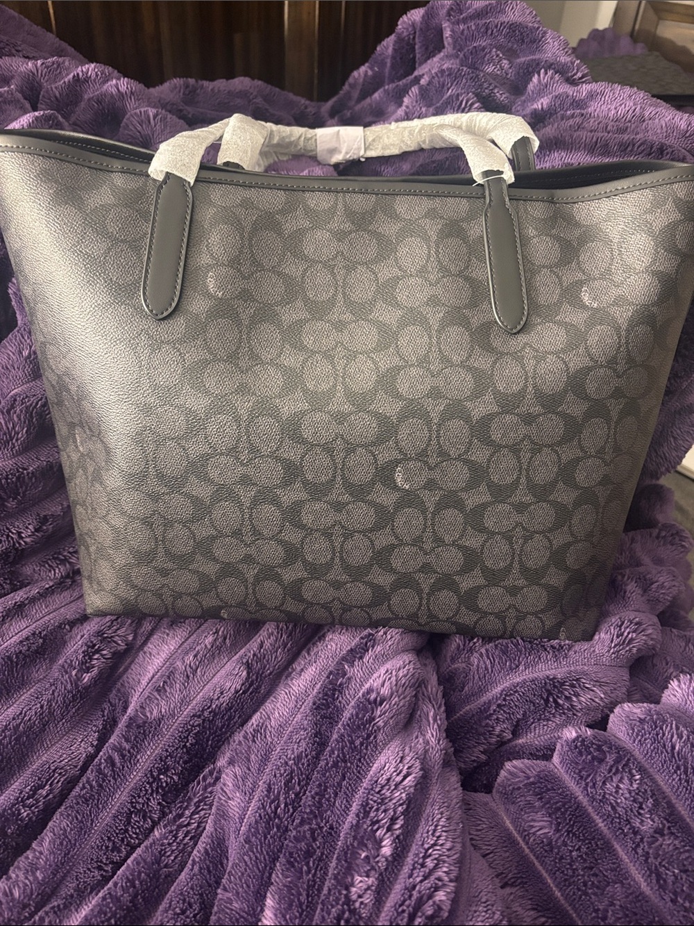 Brand new Coach Black Signature City Tote Bag with Dark Gray Monogram . - Picture 2 of 5